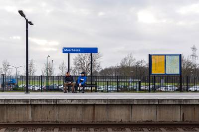 NS neemt drastische maatregel tegen overlast azc-bewoners op Station Maarheeze: ‘Voorkomen dat trein
