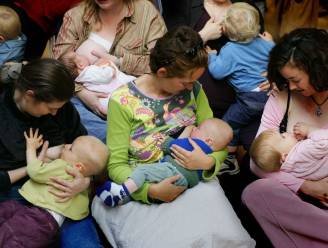 Moeders geven woensdag samen de borst in stadspark: “Borstvoeding in openbaar meer normaliseren”