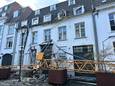 Een bouwkraan is omgevallen in de Warandestraat in Turnhout.
