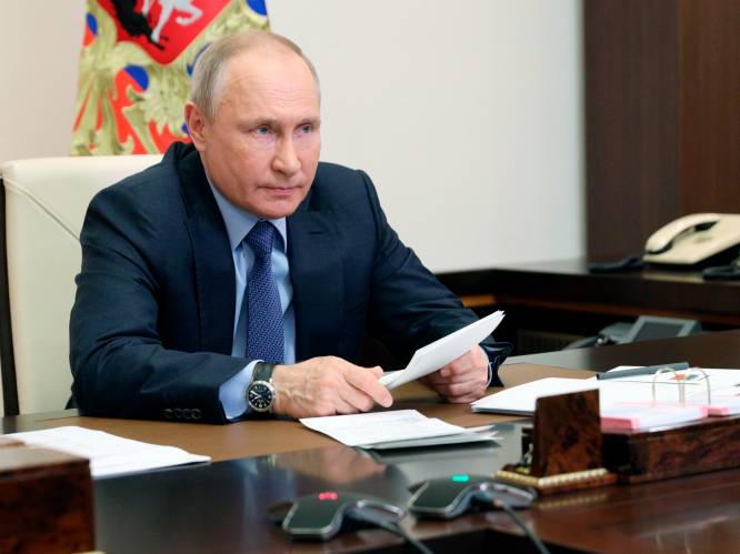 Poetin dreigt ermee tegenstanders van Rusland "de tanden uit te slaan"