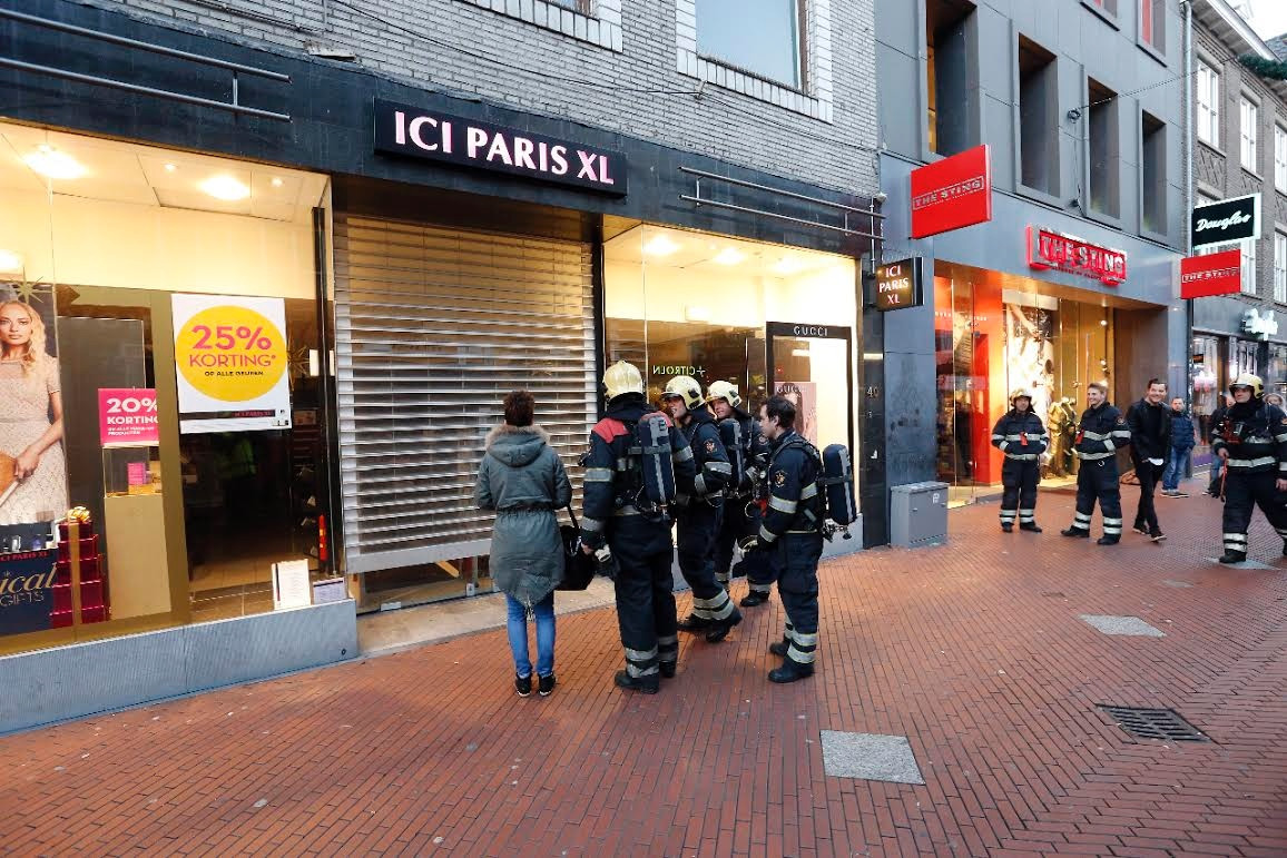 Brand bij ICI Paris XL in Eindhoven (video en foto's) | Foto