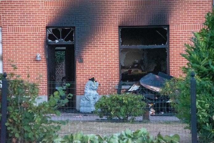 De woning aan de Diepestraat raakte zwaar beschadigd door een brand.