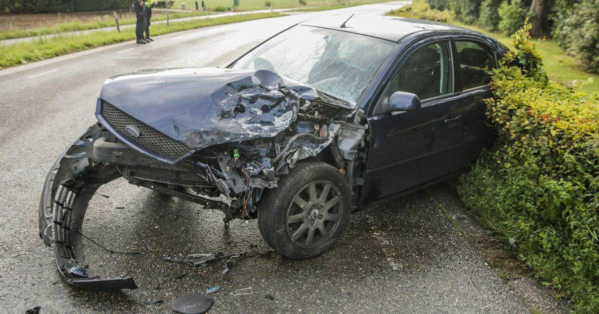 Twee gewonden door frontale botsing in Hummelo.