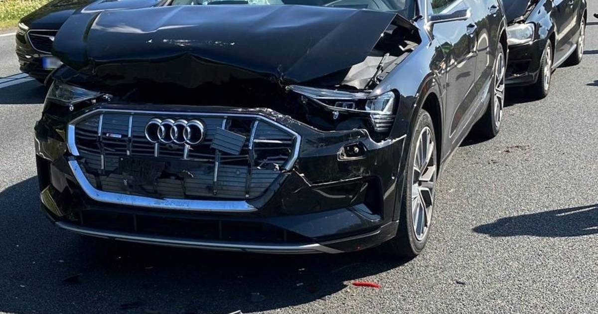 Meerdere auto botsen op elkaar op A1 bij Barneveld, in beide richtingen