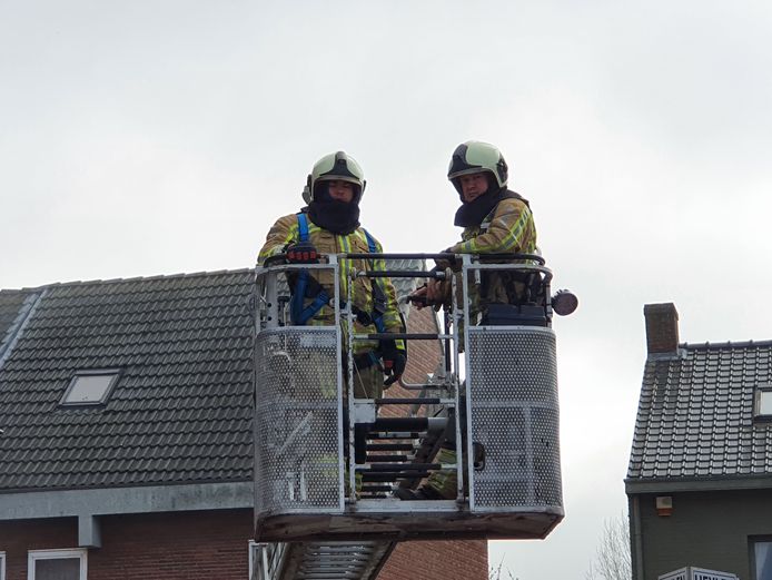 De brandweerzone Taxandria hield zondag een brandweeroefening in het centrum van Lille met de korpsen van Beerse en Vosselaar, maar ook met vrijwilligers die zich al aangemeld hebben voor de nieuwe brandweerpost Lille.