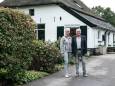 Harry en Gerrie wonen in boerderij waar moeder opgroeide: ‘Heel speciaal dat ze weer over drempel stapte’