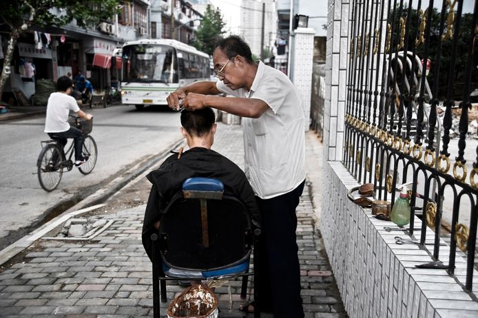 Een straatbeeld in Shanghai, China