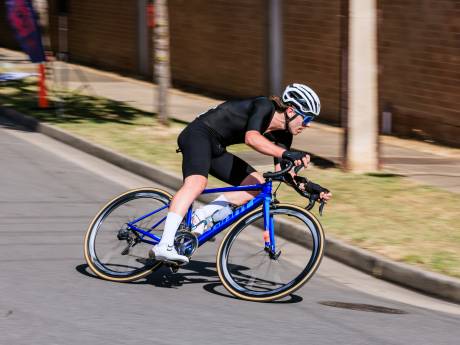 Hoe een jonge Australiër met droom als wielerprof in West-Brabant terechtkomt: 'Wil op het hoogste niveau fietsen, dan moet je hier naartoe’