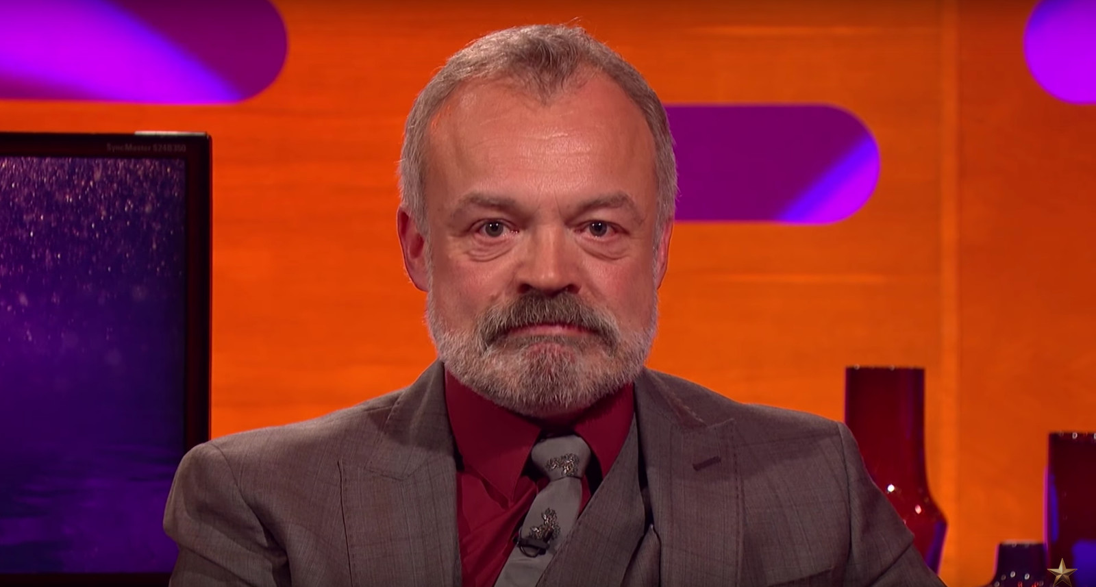 Kijker ontmaskert Graham Norton als dief in eigen programma “Hoe durft