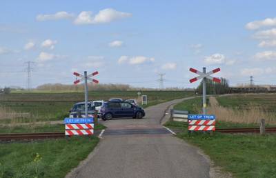 In ieder geval één extra bewaakte spoorwegovergang erbij voor goederenlijn bij Hooge Zwaluwe