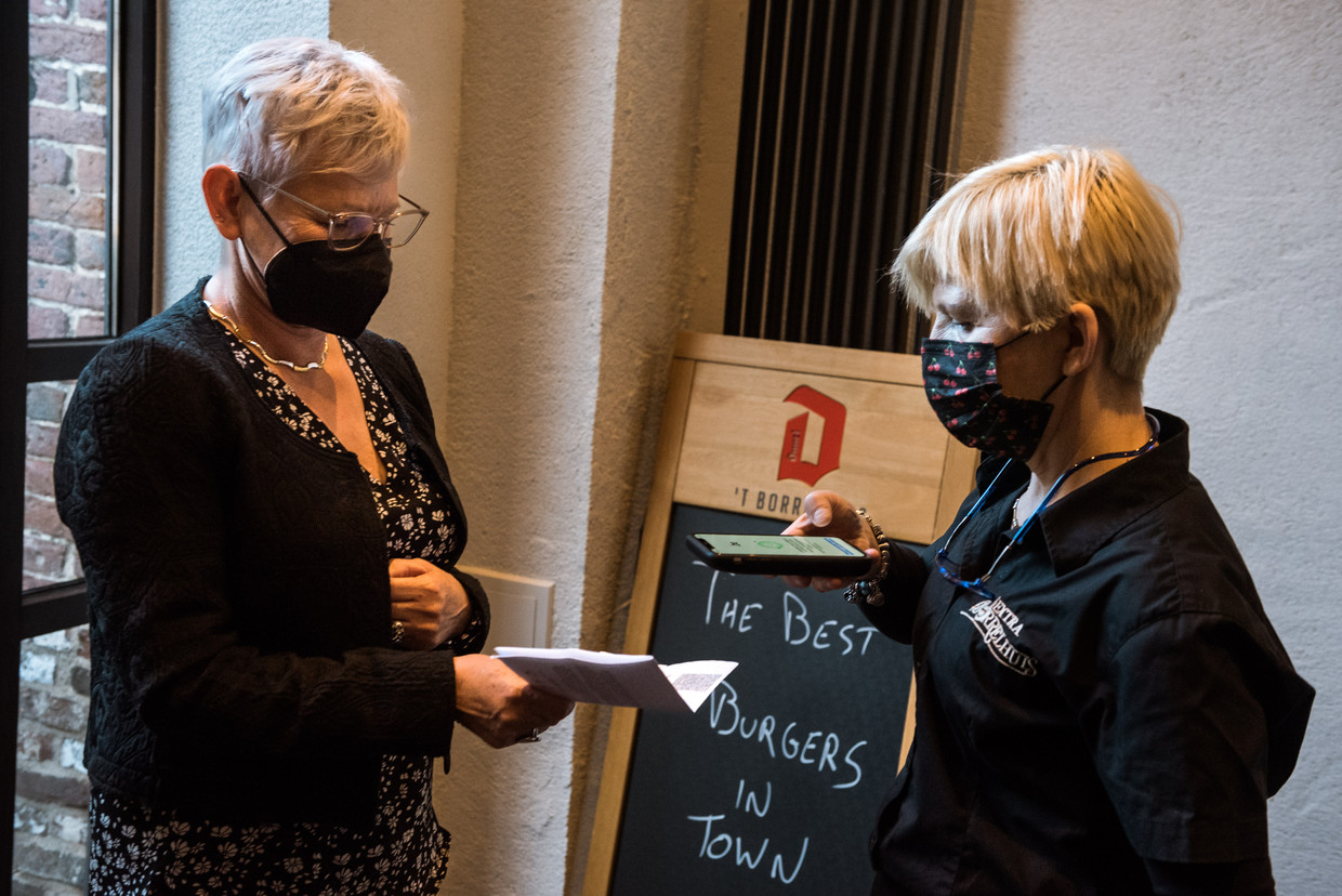 A Covid Safe ticket is checked at the brasserie 't Borrelhuis.  Sculpture Wouter Maeckelberghe