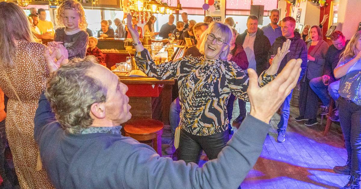 Parel van de Zak fonkelt tijdens meezingspektakel: ‘Gewoon lekker meeblèren’