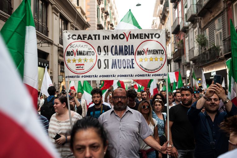 Demonstratie van de Italiaanse Vijfsterrenbeweging in Napels. Beeld Getty Images