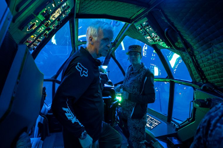 Regisseur James Cameron en actrice Edie Falco op de set van 'Avatar: The Way of Water'. Beeld Mark Fellman