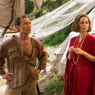 ‘Eden’ is een stikdonkere film die de mens van z’n ergste kant laat zien, maar Jude Law en Ana de Armas zijn schitterend