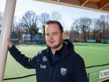 Den Houting is pas 25 jaar, maar nu al hoofdcoach bij de hockeysters van Ede: ‘Trainersvak is mij op het lijf geschreven’