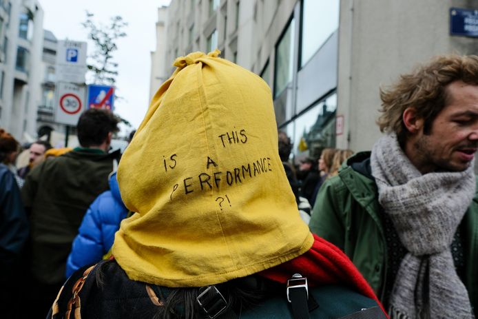 kunstenaars betogen aan het Vlaams Parlement