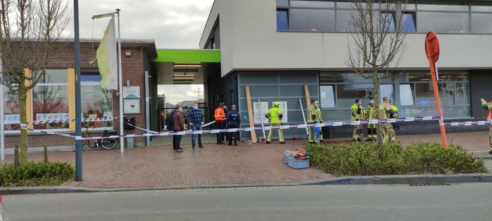 Vier jonge kinderen raakten gewond in basisschool De Wingerd.