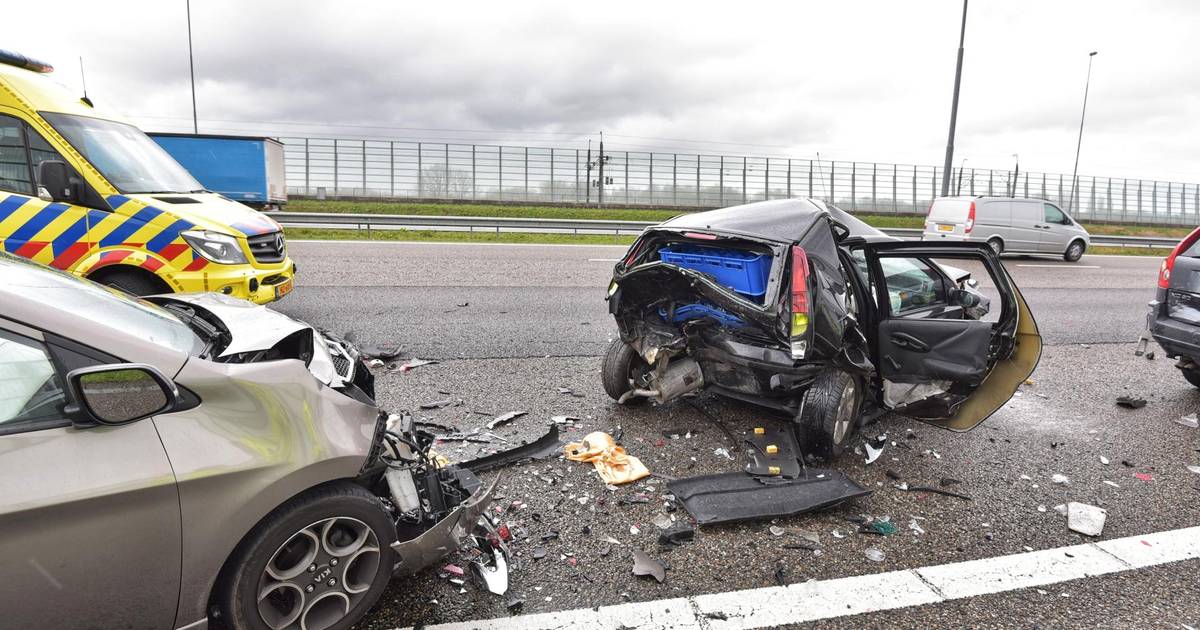 Ongeluk Op A16 Bij Breda Bestuurder Met Spoed Naar Het Ziekenhuis Man Aangehouden Breda Bndestem Nl