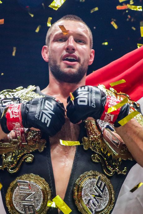 Bredase recordbreker en MMA-wereldkampioen lijkt onverslaanbaar: ‘Zou hem graag bij de UFC in actie zien’