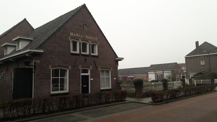 De 39 nieuwe appartementen komen op het terrein achter en naast de oude boerderij Maria-Hoeve aan de Pastoor van Erpstraat in Schijndel.