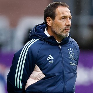 Van ’t Schip na dit seizoen weg, Ajax zoekt nieuwe trainer