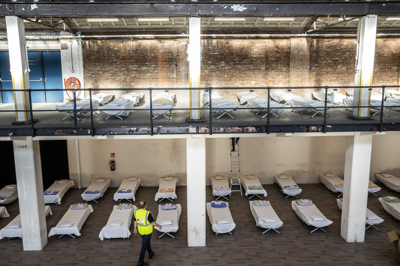 Werkzaamheden in het Hazemeijer-complex waar het Centraal Orgaan opvang asielzoekers (COA) toestemming heeft gekregen een noodopvang voor honderd vluchtelingen in te richten.