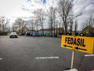 Demir grijpt in tegen containerdorp Fedasil in Koksijde: “Wie regels overtreedt, moet gevolgen dragen”
