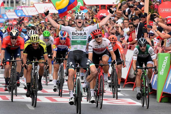 Sam Bennett is een klasse apart in de derde etappe van de Vuelta.