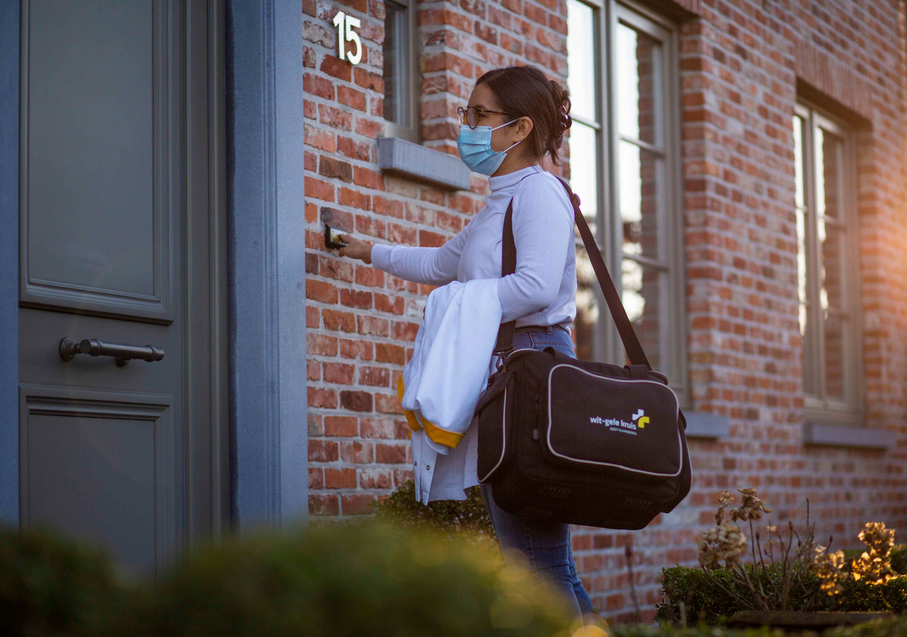 WitGele Kruis OostVlaanderen bouwt thuisverpleging af door stijgende