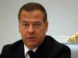 Medvedev waarschuwt: ‘Arrestatie Poetin in buitenland zou oorlogsverklaring aan Rusland zijn’ 