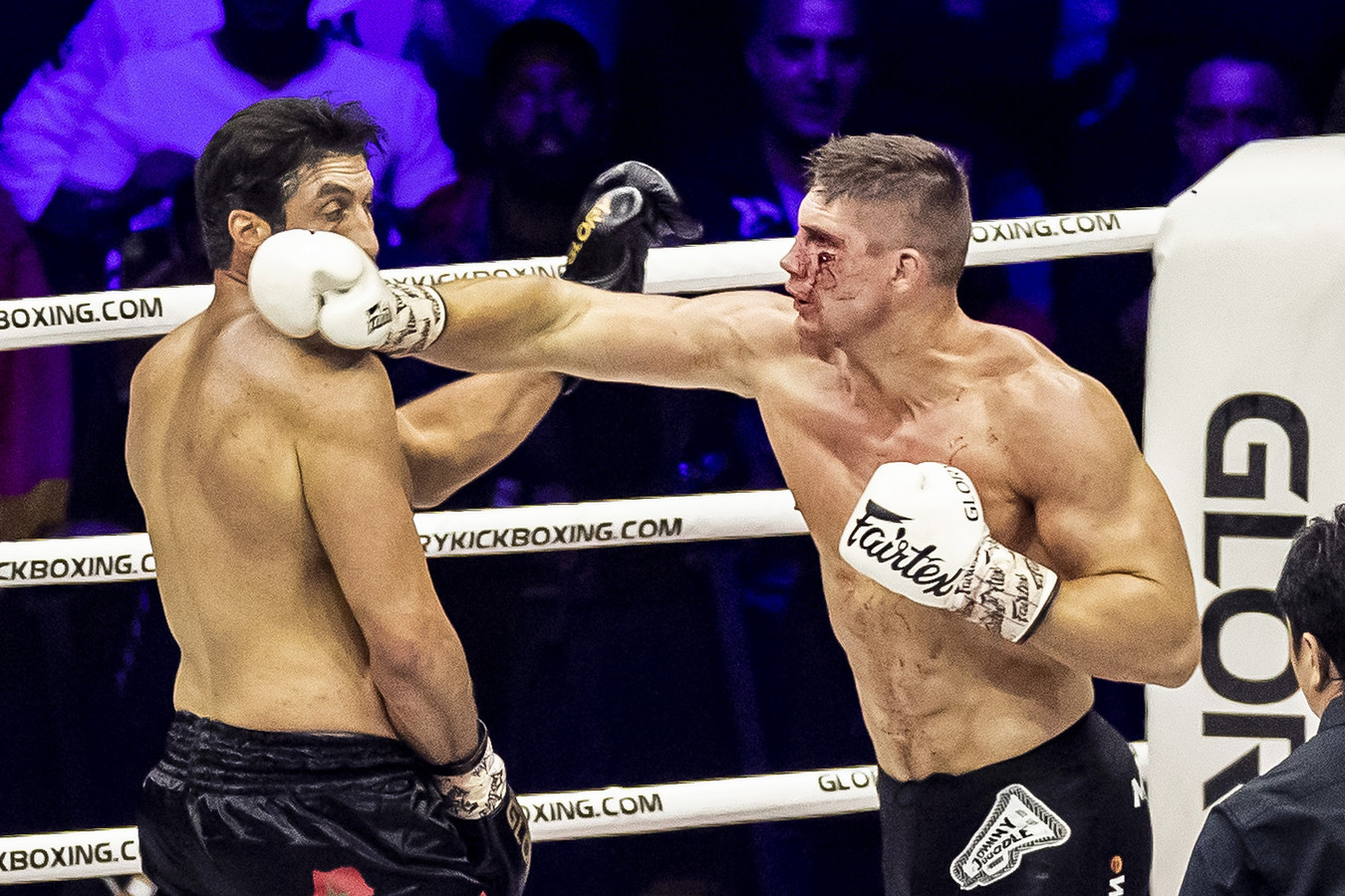 Rico Verhoeven in het gevecht tegen Jamal Ben Saddik.