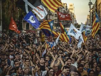Gerard Piqué en duizenden studenten demonstreren voor het Catalaans referendum
