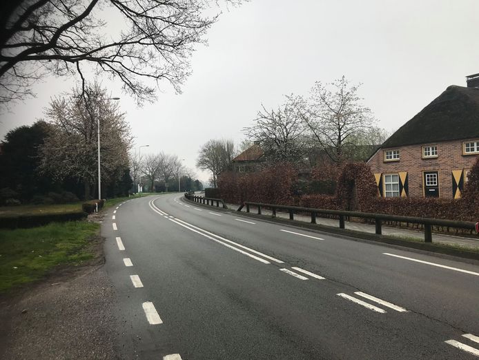 Deze bocht in de N605 tussen Boekel en Gemert wordt voorlopig niet aangepakt. De kosten zijn te hoog in vergelijking tot de noodzaak, aldus de provincie.