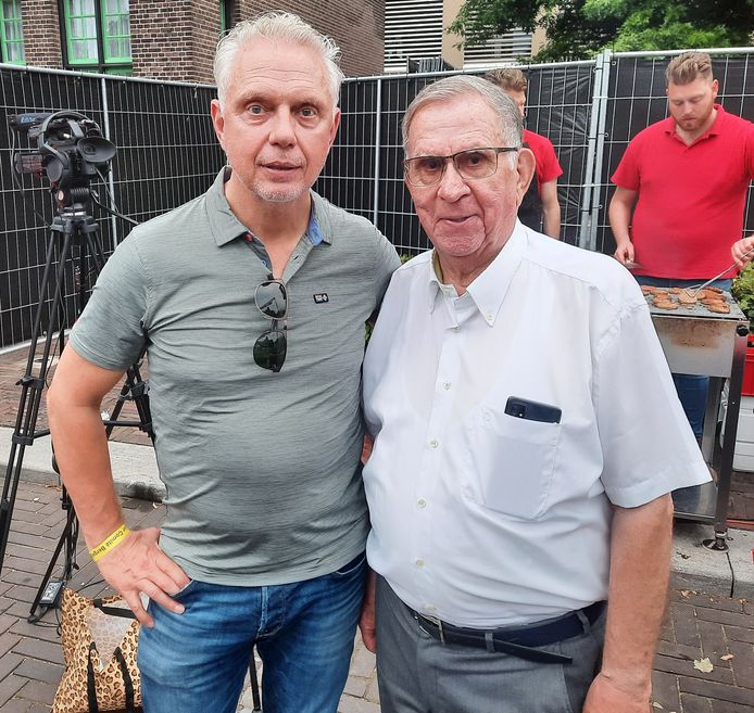 Jean-Paul van Poppel en wielerspeaker Jan Peeters in Bergeijk.