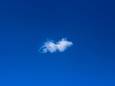 WEER. Kans op een blauwe lucht met enkele wolkenvelden in Wichelen vanochtend