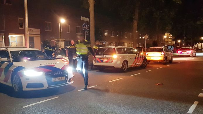 Politie rukt groots uit voor vluchtende man in de Amersfoortse wijk Zielhorst.