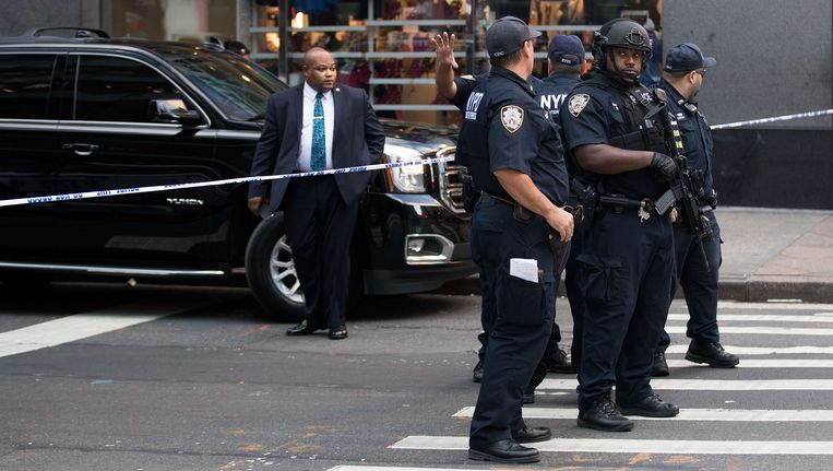 Agenten op de plaats van het incident in New York. Beeld AFP