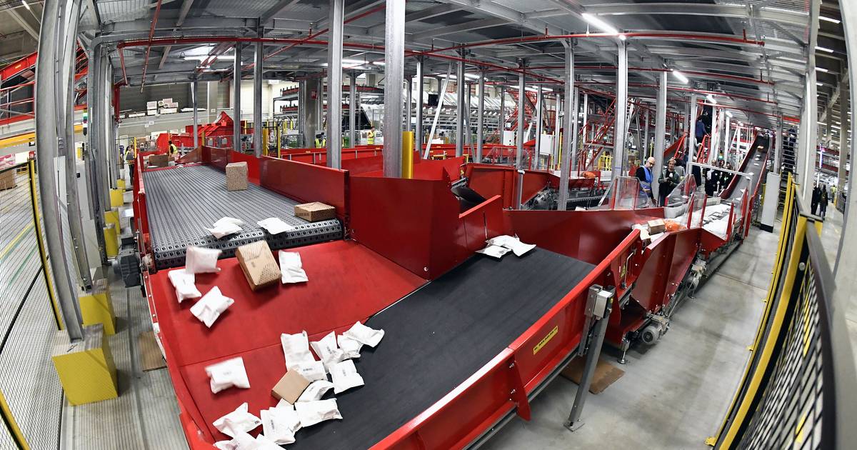Nieuw sorteercentrum van bpost verwerkt tot 300.000 pakjes en 2,4 ...