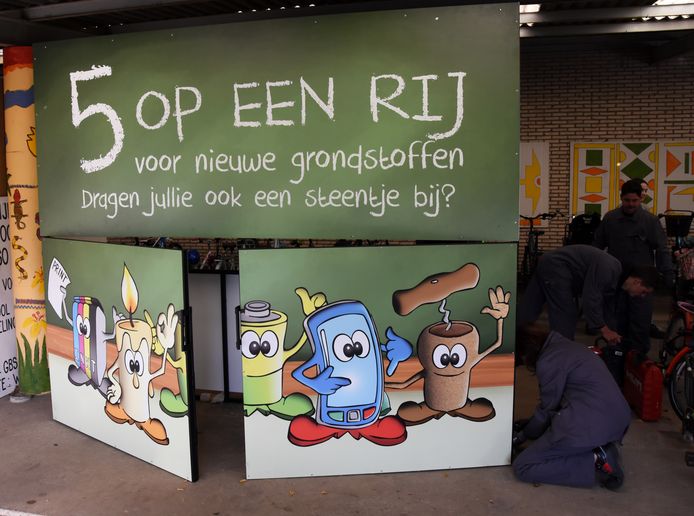 Schoolkinderen leren sorteren met educatief project '5 op een rij voor ...