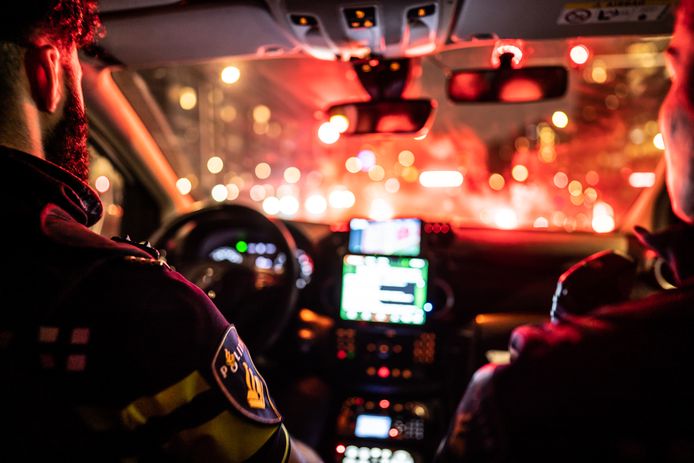 Toegesnelde agenten vonden de verdachte in de tram.