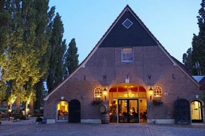 Het eten wordt in de auto opgediend in de foodrally langs zes Montferlandse horecaondernemers