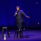 Stand-upcomedian Hannah Gadsby combineert zelfspot en zelfvertrouwen in feelgoodshow ‘Body of Work’ ★★★☆☆