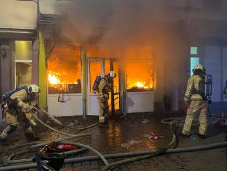 Brand verwoest restaurant in Sint-Gillis, bewoners ongedeerd