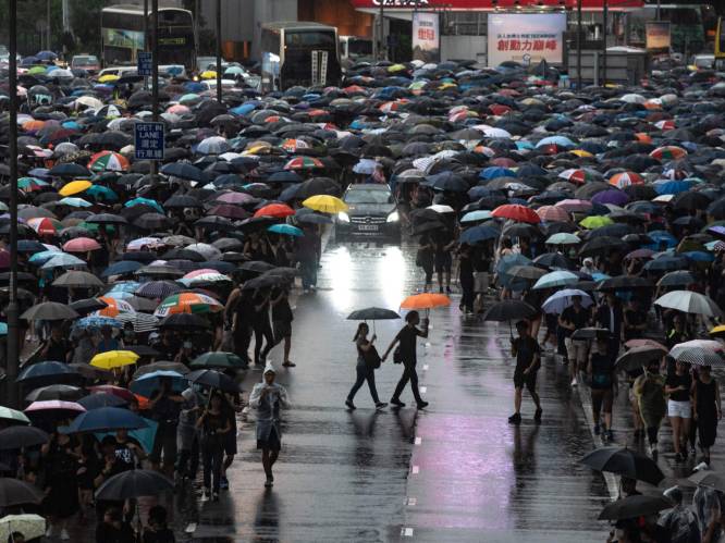 Protest met 1,7 miljoen paraplu's in Hongkong
