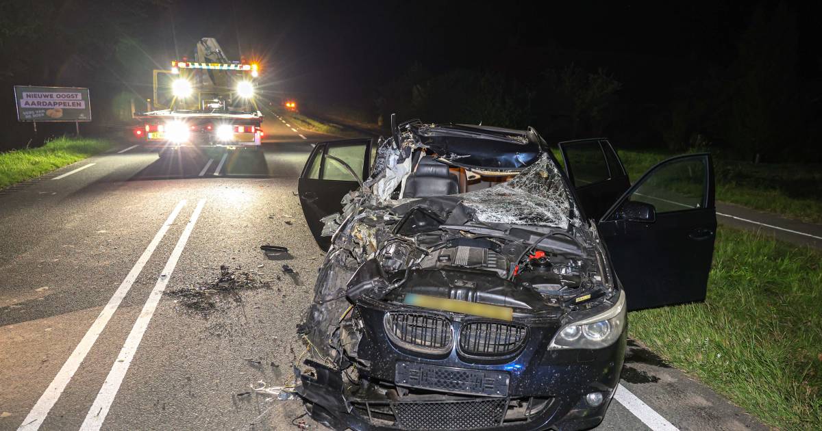Automobilist belandt onder aanhanger bij zwaar ongeluk bij Bant: bestuurder gewond naar ziekenhuis.