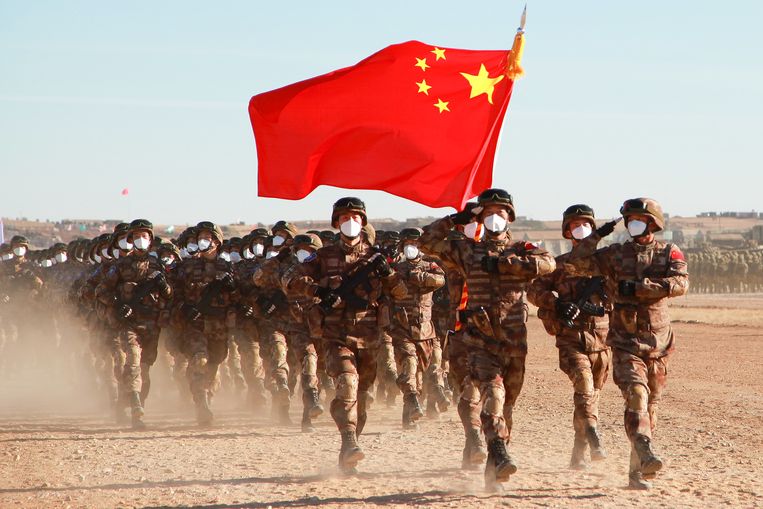 Chinese militairen bij de openingsceremonie van de 'Vredesmissie' in 2021, een Russisch-Chinese antiterrorisme oefening in september 2021 bij de Russische stad Orenburg. Beeld Getty