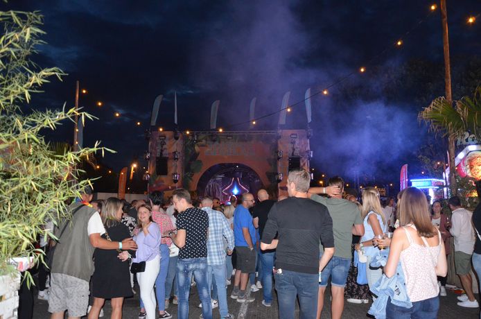 'Tournee Generale' ging van start met de Summer Party, volledig in zomerse sfeer.