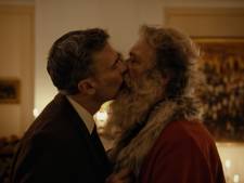 Homoseksuele kerstman kust man in Noorse reclame: ‘Zonder zichtbaarheid geen acceptatie’