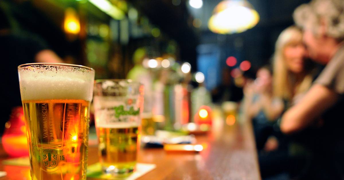 Flinke kater na besloten feestje bij café: bijna alle gasten besmet met corona - De Gelderlander